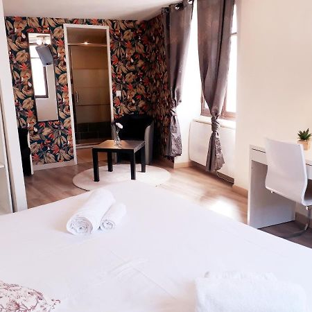 Hotel Renaissance Martigues Bagian luar foto