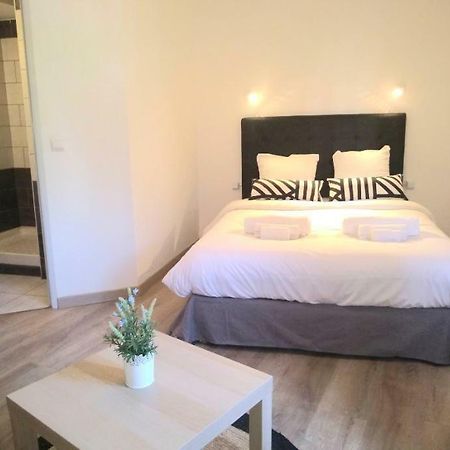 Hotel Renaissance Martigues Bagian luar foto