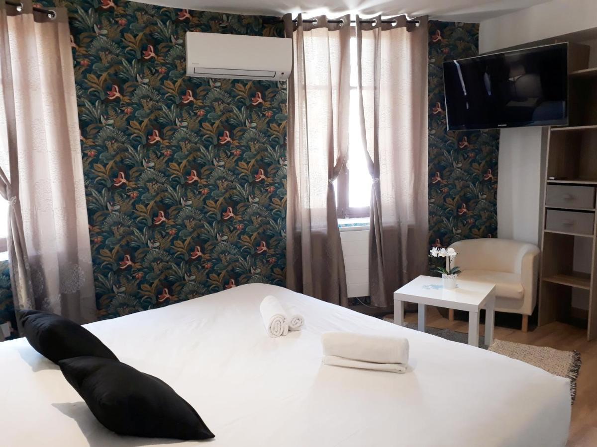 Hotel Renaissance Martigues Bagian luar foto