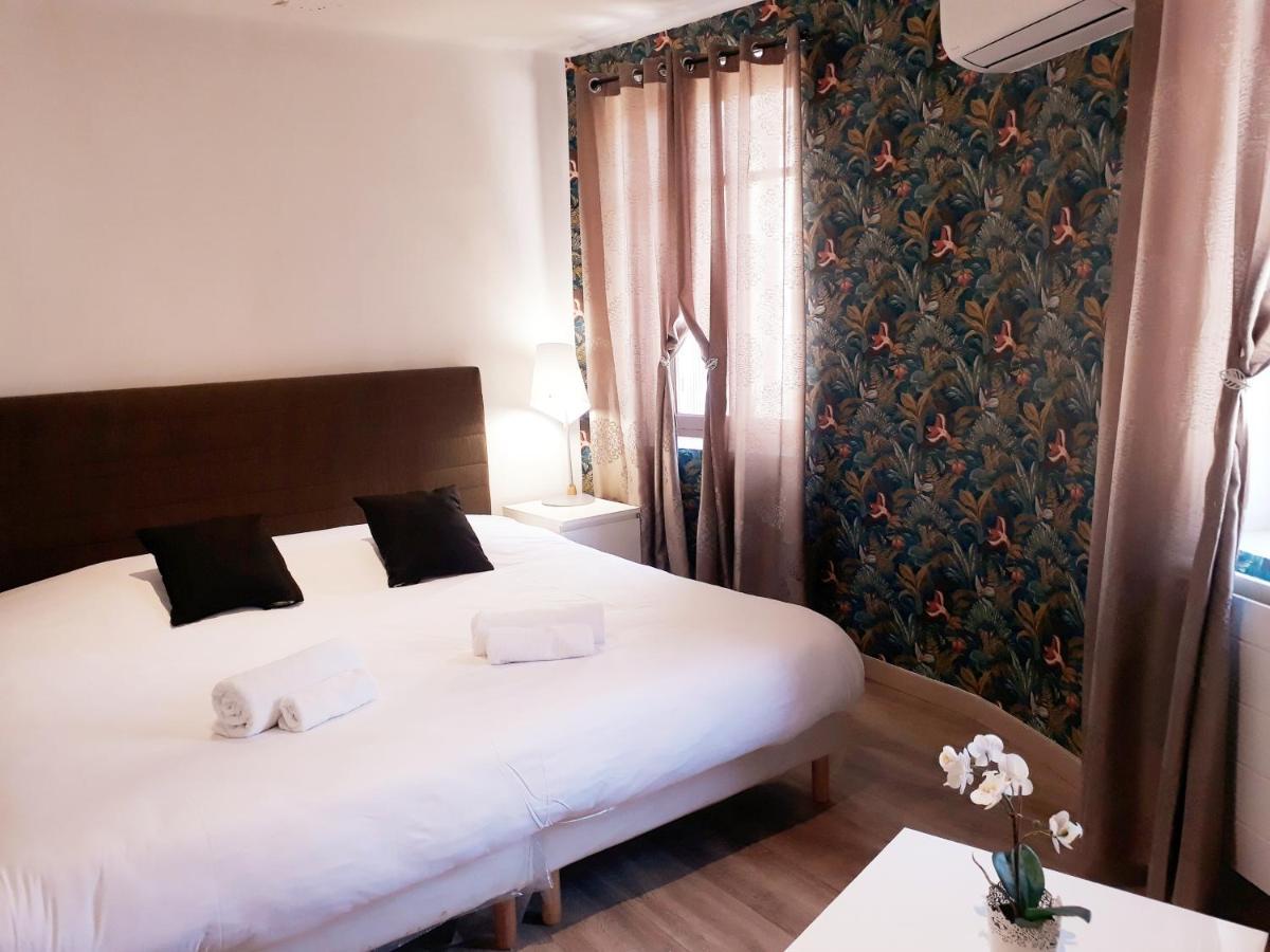 Hotel Renaissance Martigues Bagian luar foto
