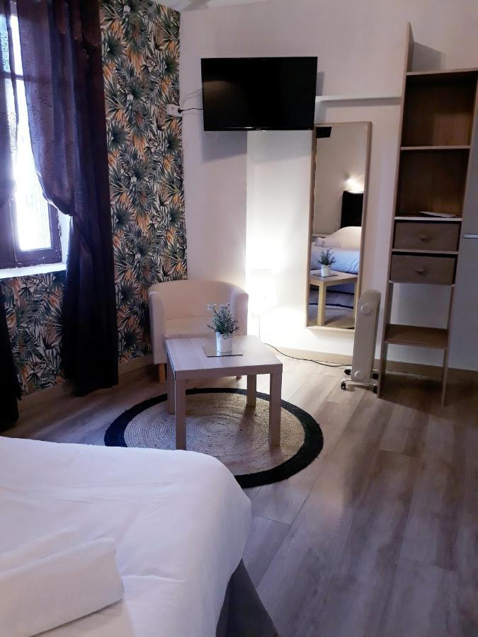 Hotel Renaissance Martigues Bagian luar foto