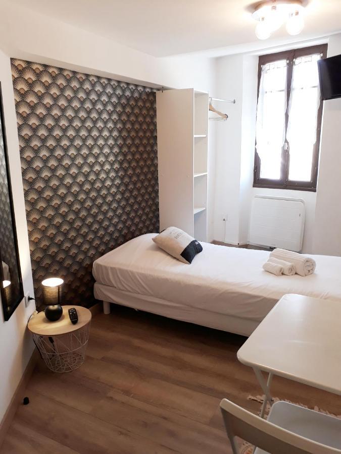 Hotel Renaissance Martigues Bagian luar foto