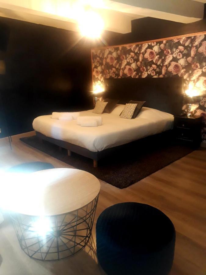 Hotel Renaissance Martigues Bagian luar foto