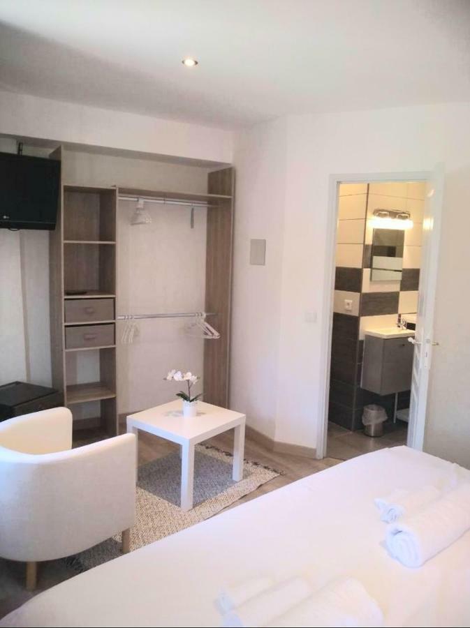 Hotel Renaissance Martigues Bagian luar foto
